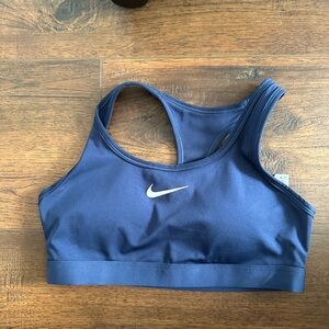 NWOT Nike Swoosh Medium Support sports bra women’s small